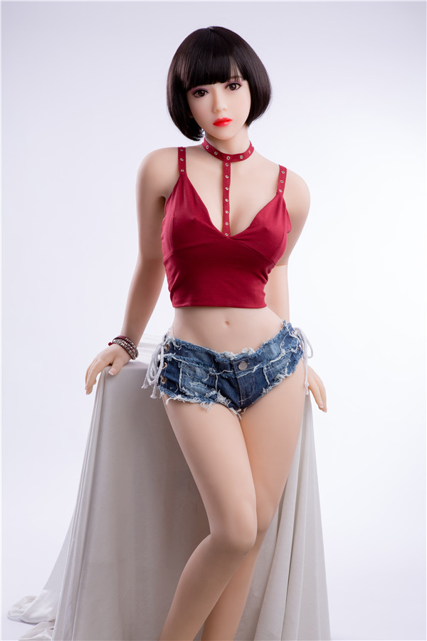Hortensia-156cm Liebespuppe trägt ein rotes sexy Top
