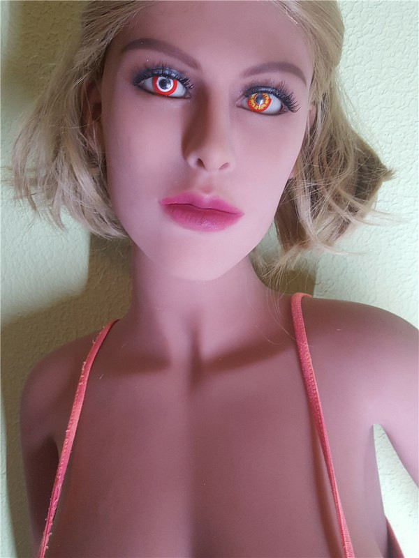 Kleine Titten real doll